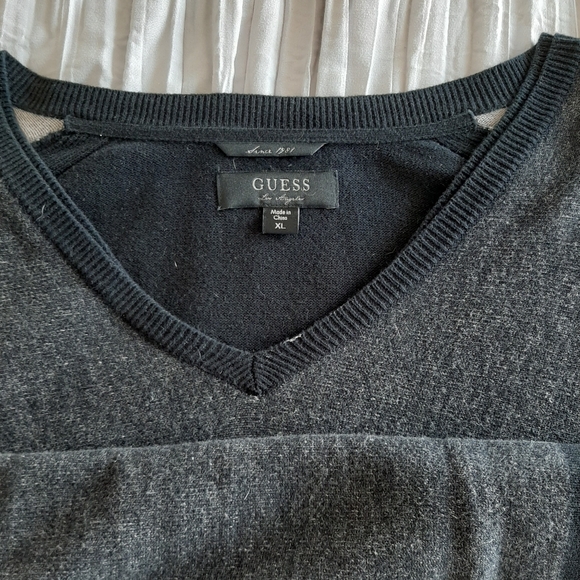 Black and Gray Guess XL mens Sweater - Picture 10 of 11